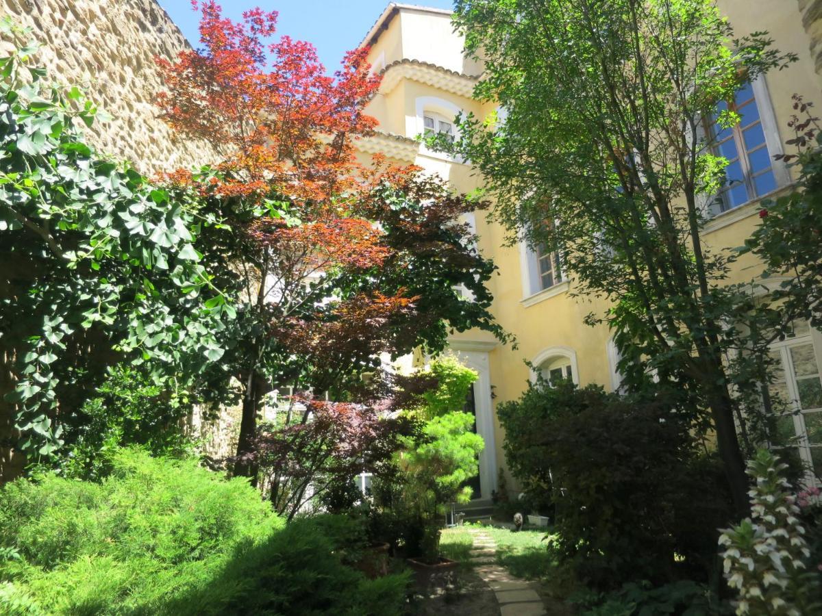 Entre Vignes Et Dentelles Hotel Courthezon Exterior photo