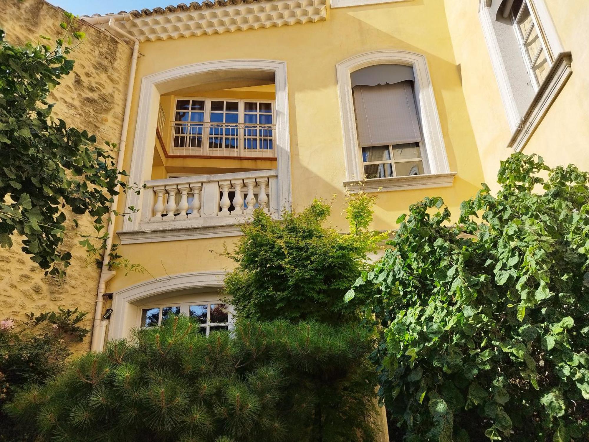 Entre Vignes Et Dentelles Hotel Courthezon Exterior photo