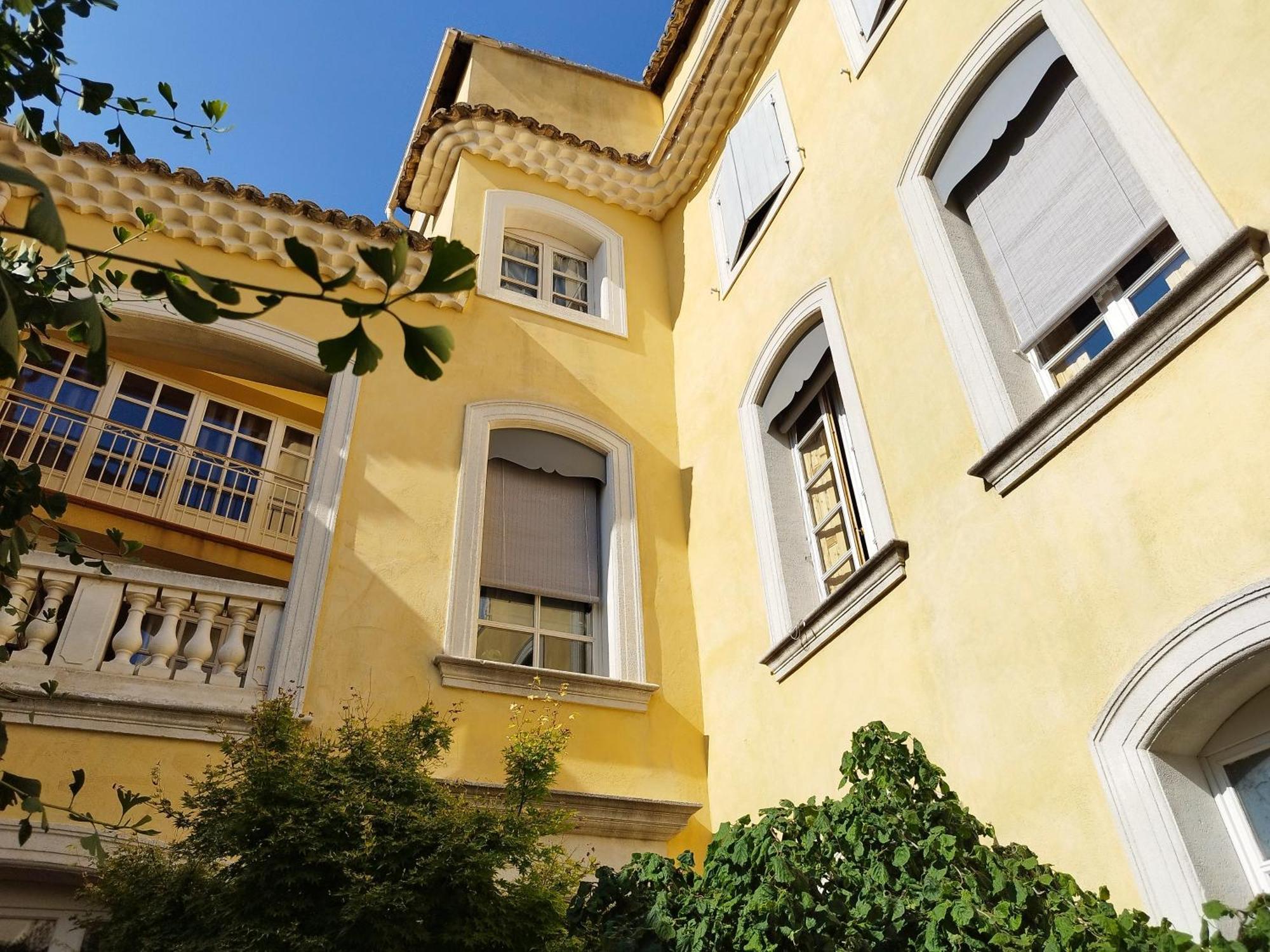 Entre Vignes Et Dentelles Hotel Courthezon Exterior photo